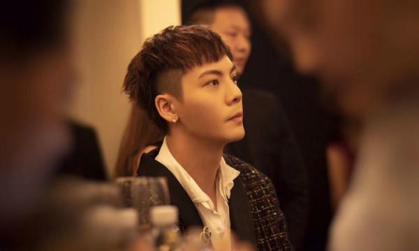 嬋妹最近搞怪不斷，和偶像巨星合作默契，這是要向娛樂圈發展？