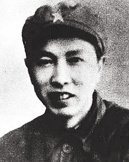 75年中央派人到新疆慰問，毛主席囑託：請放一束野花到我弟弟墓前