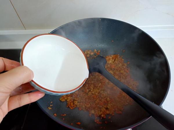 餃子皮別包餃子了，一捏一蒸10分鐘，一口一個鮮到爆