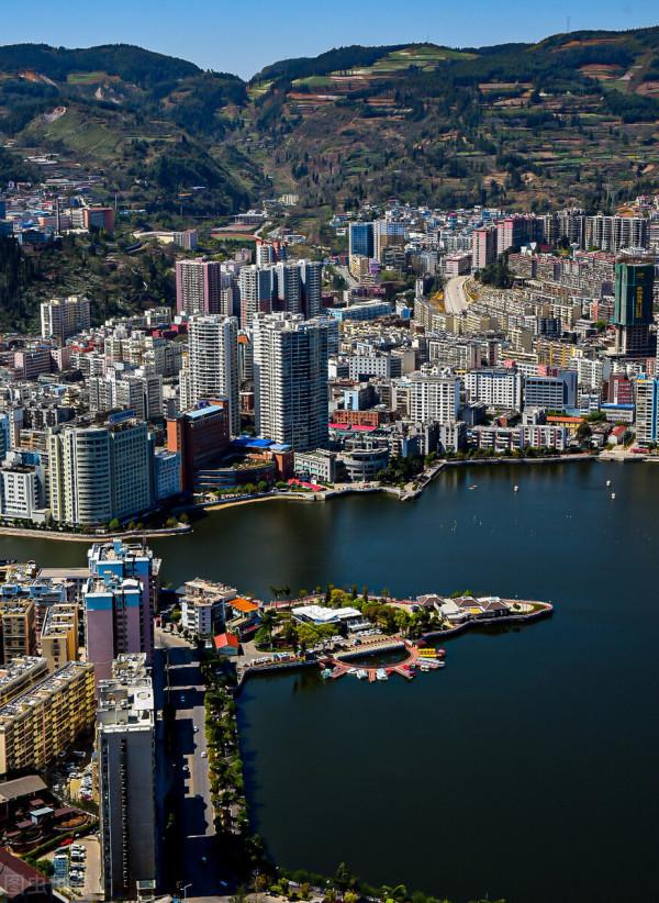 中國價效比最高的4個養老城市，冬天避寒，夏天避暑，房價還便宜