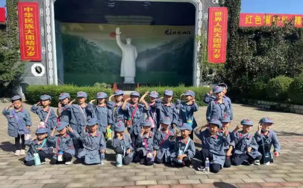 北京師範大學邯鄲附屬幼兒園走進地道戰遺址開展紅色研學 北京師範大學邯鄲附屬幼兒園走進地道戰遺址開展紅色研學