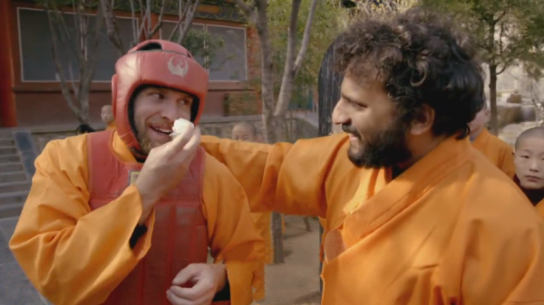 英國肌肉男質疑中國武術,上門挑戰少林武僧,結果只能腫著臉回國 英國肌肉男質疑中國武術,上門挑戰少林武僧,結果只能腫著臉回國