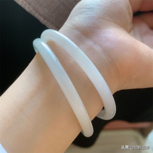 “贈爾叮噹,一步一想(響)”,來自翡翠叮噹鐲的儀式感 “贈爾叮噹,一步一想(響)”,來自翡翠叮噹鐲的儀式感