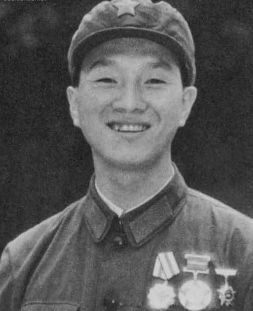 戰鬥英雄唐立忠:入伍52天參戰,炸燬越軍3個暗堡殲敵9人,一等功 戰鬥英雄唐立忠:入伍52天參戰,炸燬越軍3個暗堡殲敵9人,一等功