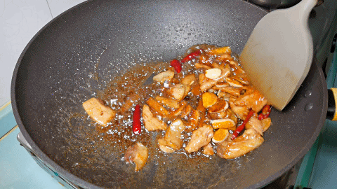 1塊豬肉,1把平菇,做出超下飯的家常菜,葷素都有,鮮香味美 1塊豬肉,1把平菇,做出超下飯的家常菜,葷素都有,鮮香味美