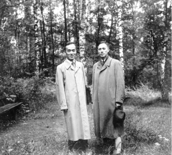 1971年喬冠華離美歸國,毛主席指示組織迎接,周恩來:我親自去接 1971年喬冠華離美歸國,毛主席指示組織迎接,周恩來:我親自去接