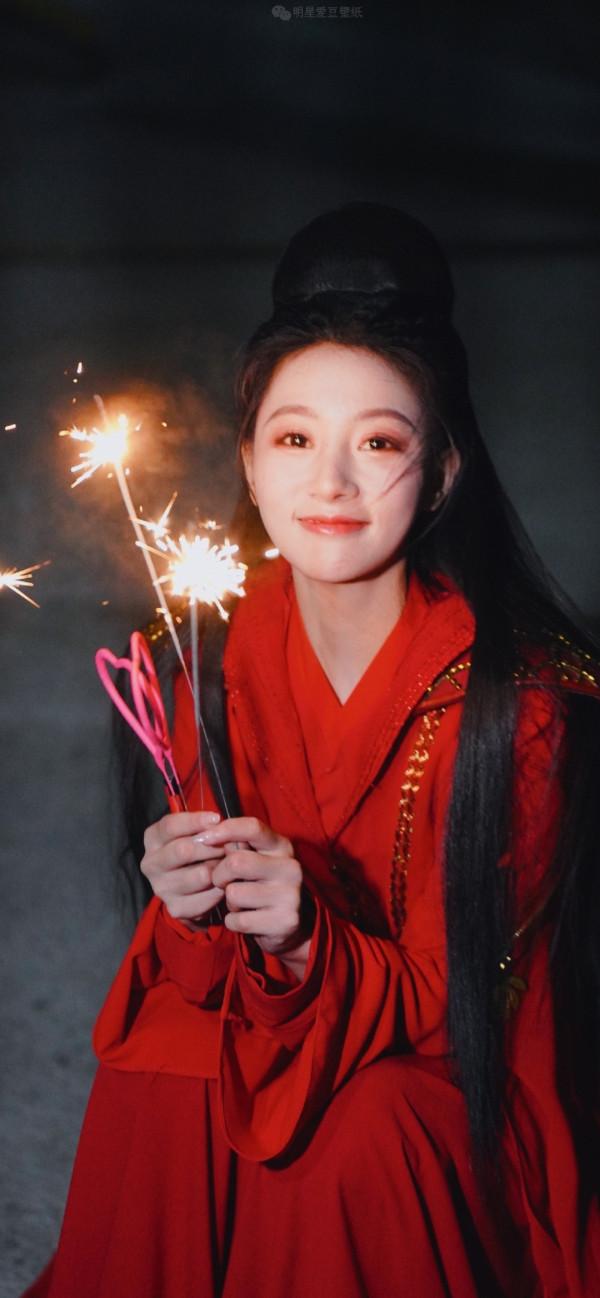 朱麗嵐桌布｜淡雅妝容 青春感十足