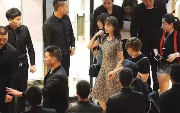 演藝明星養保鏢亂象，吳謹言竟然有30個，袁隆平和任正非卻都沒有