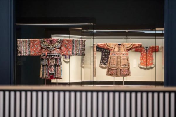 新展 | 清華藏珍·絲繡華章：清華大學藝術博物館藏品展/織繡部分