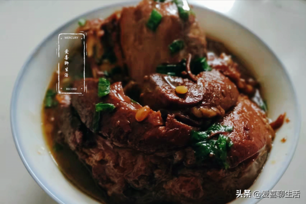 冬補真該吃它，鍋中一燉湯鮮肉嫩，熱乎乎軟糯糯，鮮美滋補又饞人