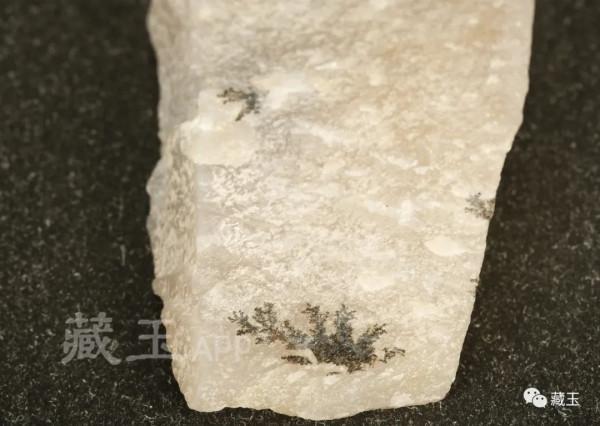 很全面的和田玉“水草沁”科普，籽料的“身份證”到底怎麼看？