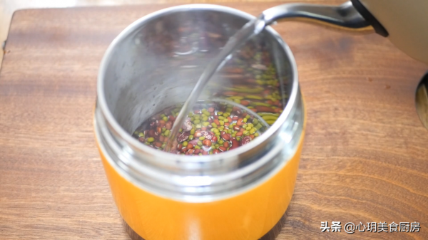 紅豆太硬煮不爛？教你一個小技巧，2小時全軟爛開花，省錢還省氣
