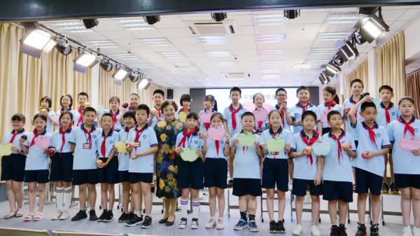 致敬人民教師·勞模風采丨賴榮明： 鑄愛為鋤 躬耕教壇…