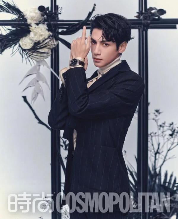 羅雲熙明星桌布：你的眼神在溫柔些，月亮會融化，我也會