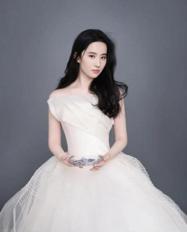 劉亦菲：靚麗驚豔高畫質美圖