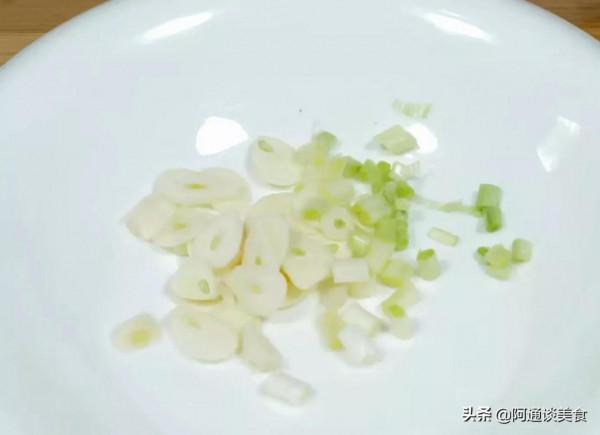 青椒放到鍋裡蒸一蒸,想不到這麼好吃,我家一週吃七次上桌就光碟 青椒放到鍋裡蒸一蒸,想不到這麼好吃,我家一週吃七次上桌就光碟