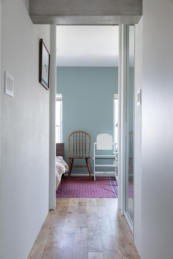 小夫妻買下95㎡新房，木地板配毛坯牆，卻是別人羨慕不來的美好家