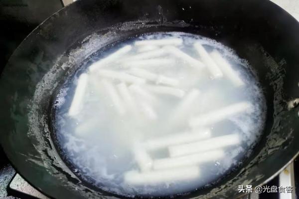 這三樣食材一起炒，堅持一週吃一次，補脾暖胃，冬天多吃補充體力