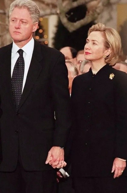 希拉里：年輕時清純甜美，把克林頓迷得團團轉，兩次求婚都被拒絕