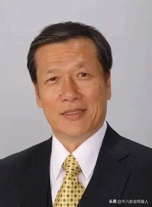 香港藝人來內地發展原因,不想下一代吃苦,內地薪酬暴漲快 香港藝人來內地發展原因,不想下一代吃苦,內地薪酬暴漲快