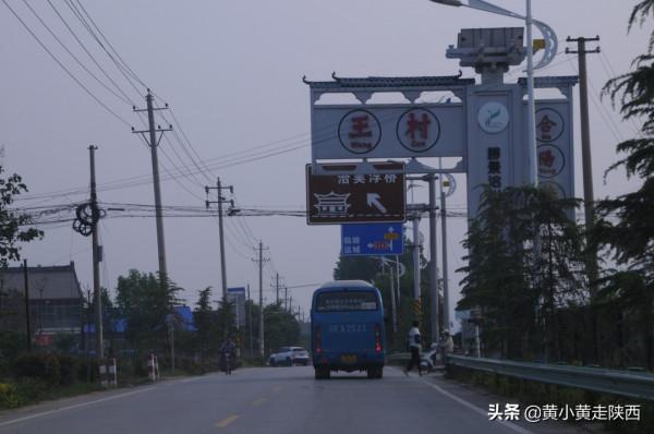 陝西342國道上的奇觀，一條浮橋跨越黃河連通秦晉，過一次收10元