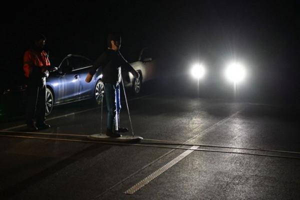 夜間行車要注意！IIHS研究：行人防撞系統在夜間無法完全發揮作用