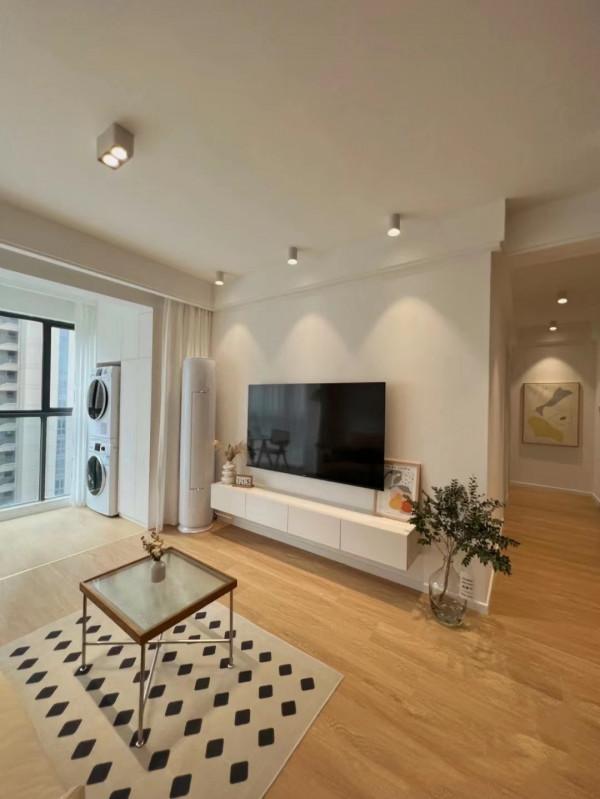 她家72平米，全屋不弔頂，不做背景牆，簡約耐看又顯大，人見人誇