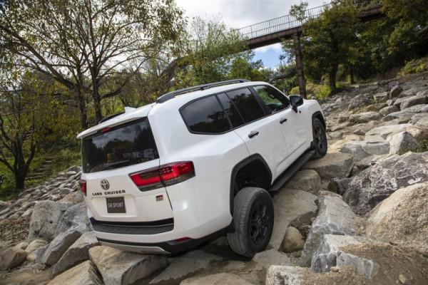開全新陸地巡洋艦去越野實戰，日本市場買車排隊2年起