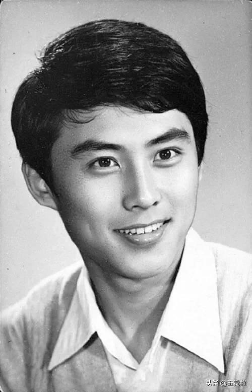 高宏亮：《紅樓夢》公認的美男子！姐弟戀修成正果，攜手恩愛30載