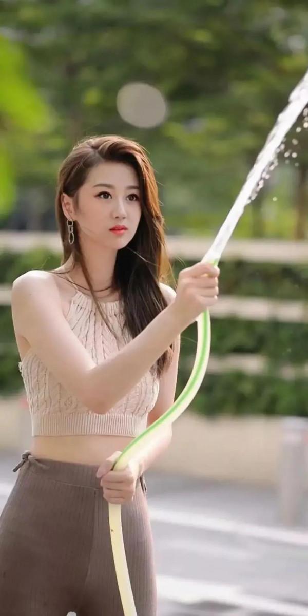 無悲無喜無畏去，好風好月好詩來！《青春無畏》邁雲赫