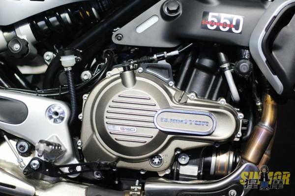 重慶摩博會 錢江釋出最新逸550與閃300s 復古與巡航逸起閃耀 重慶摩博會 錢江釋出最新逸550與閃300s 復古與巡航逸起閃耀