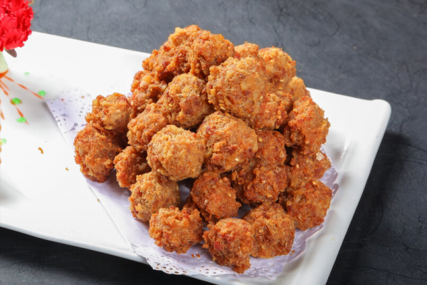 炸肉丸子，謹記“2放2竅門”，丸子又香又脆，涼了也不會硬