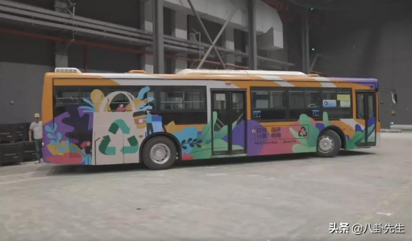 《開端》原來是這樣拍出來的？公交車外全是螢幕，為真實燒三輛車