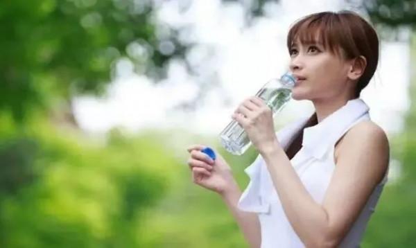 連續30天喝足水，不喝其它飲料，身體會發生什麼樣的變化？