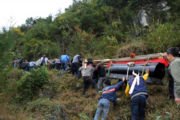 農村老人去世,需要大量的勞動力,一些年輕人啥都不願意回去? 農村老人去世,需要大量的勞動力,一些年輕人啥都不願意回去?