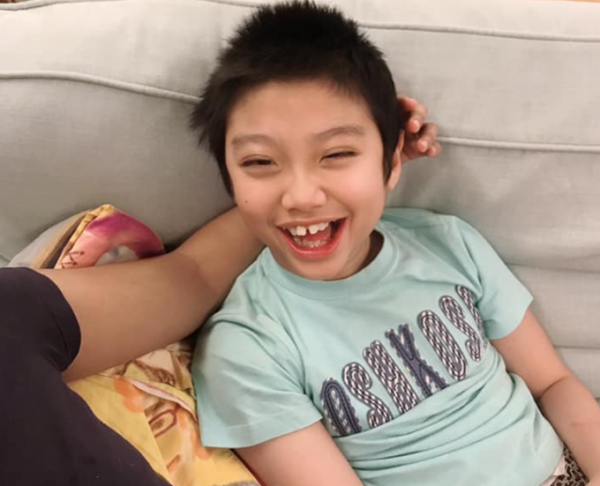 50歲女星腸爆裂送ICU！住院12天恢復意識，曾流產10次兒子患重病