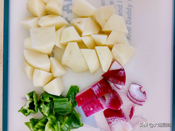 做燒雞塊，別再焯水了，廚師教你2招，雞肉鮮嫩入味，好吃還營養