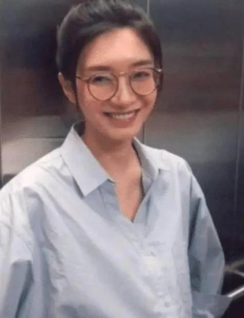 江疏影真人長啥樣？當看到純素顏的她，胡歌眼光是個謎