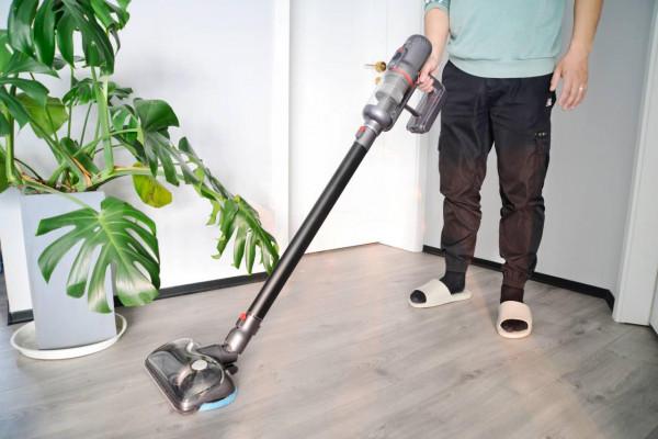 我的戴森終於可以擦地了!小狗旋轉擦地刷開箱體驗 我的戴森終於可以擦地了!小狗旋轉擦地刷開箱體驗