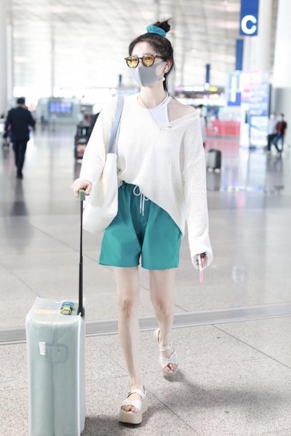 陳小紜實力演繹“人比花嬌”,穿衣看著挺嫩的,這少女感沒誰了 陳小紜實力演繹“人比花嬌”,穿衣看著挺嫩的,這少女感沒誰了