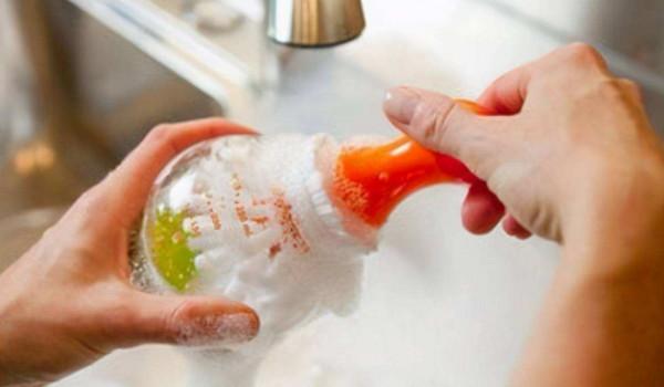 孩子突然拉肚子上吐下瀉，去醫院才知道，都是開水燙奶瓶惹的禍