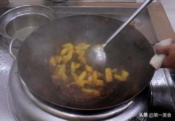 醬牛肉燒土豆好吃有訣竅,學會這個做法,肉嫩筋軟,醬香濃郁 醬牛肉燒土豆好吃有訣竅,學會這個做法,肉嫩筋軟,醬香濃郁