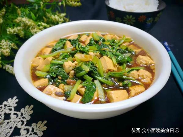 小白菜和豆腐，簡單一做，沒想到這麼好吃，上桌連湯都不剩