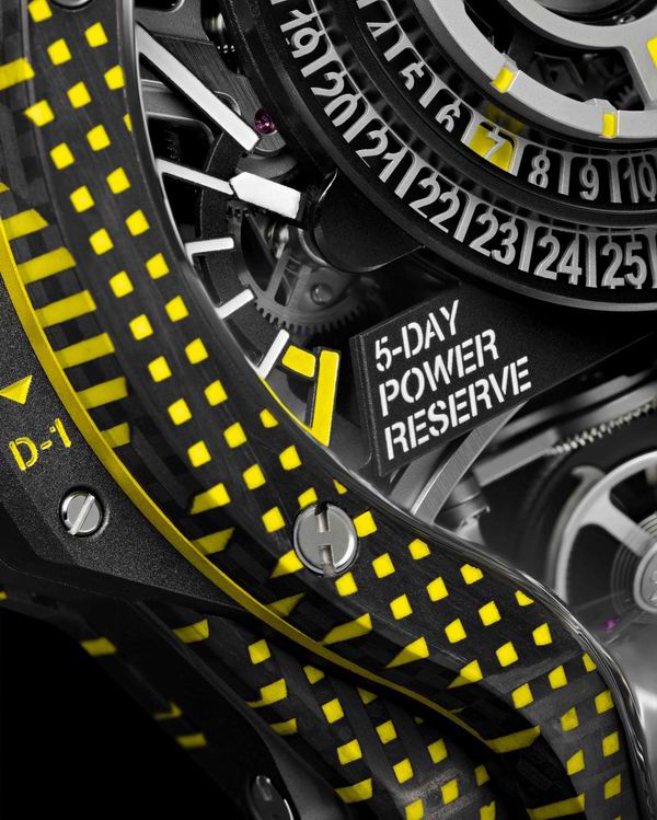 給碳纖維染上色彩,製表界也玩轉“五彩斑斕的黑” 給碳纖維染上色彩,製表界也玩轉“五彩斑斕的黑”