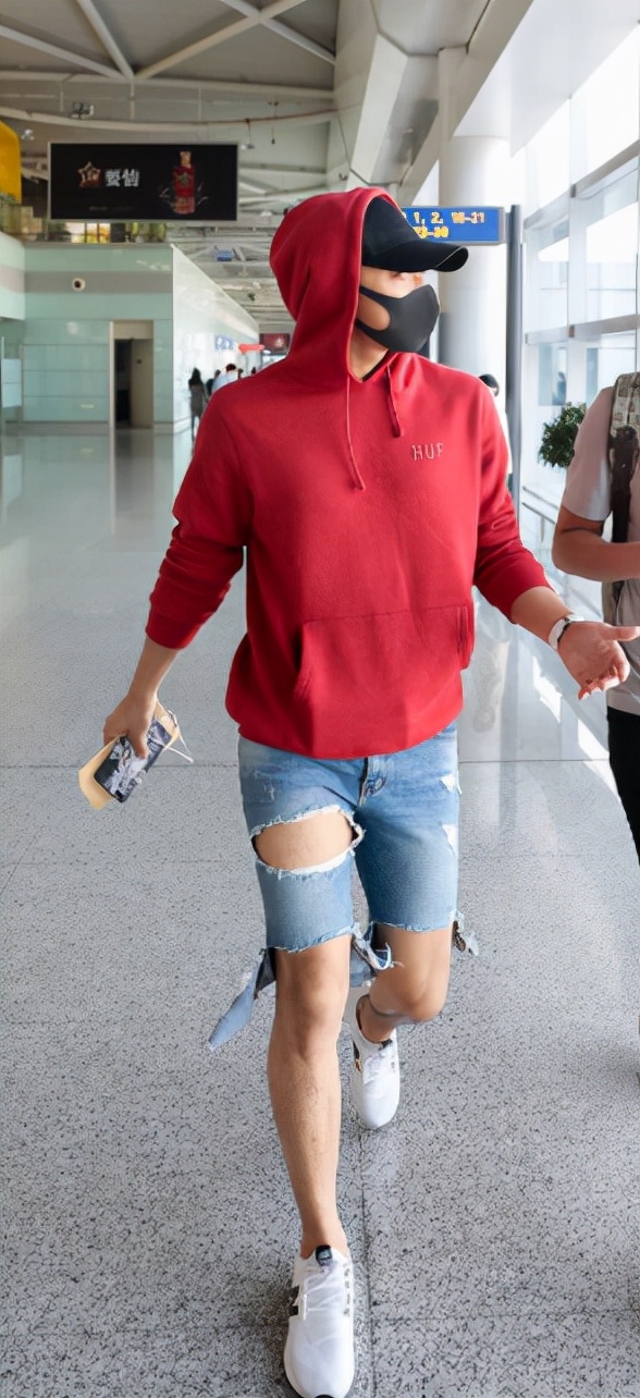 男人臉卻有女人腿，這6位男星的細腿太逆天，有人連腿毛都不長