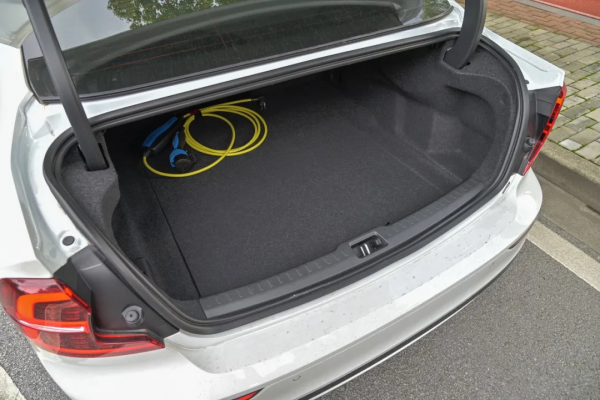 二手沃爾沃插混S60：4.7秒破百，7分錢一公里