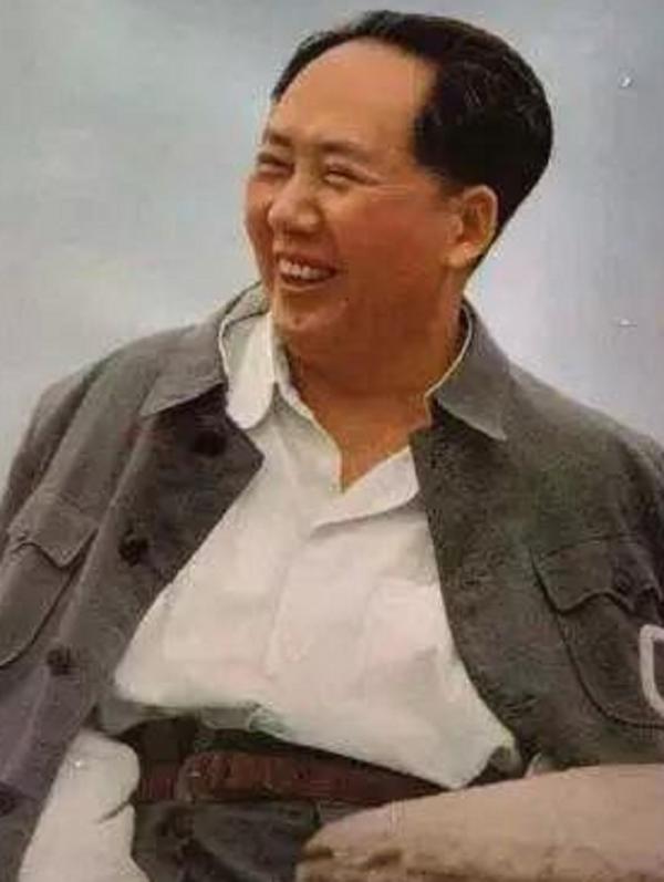 年長毛澤東4歲的同學來京,剛見面毛主席就叫他“叔祖父”,並親自為其夾菜 年長毛澤東4歲的同學來京,剛見面毛主席就叫他“叔祖父”,並親自為其夾菜