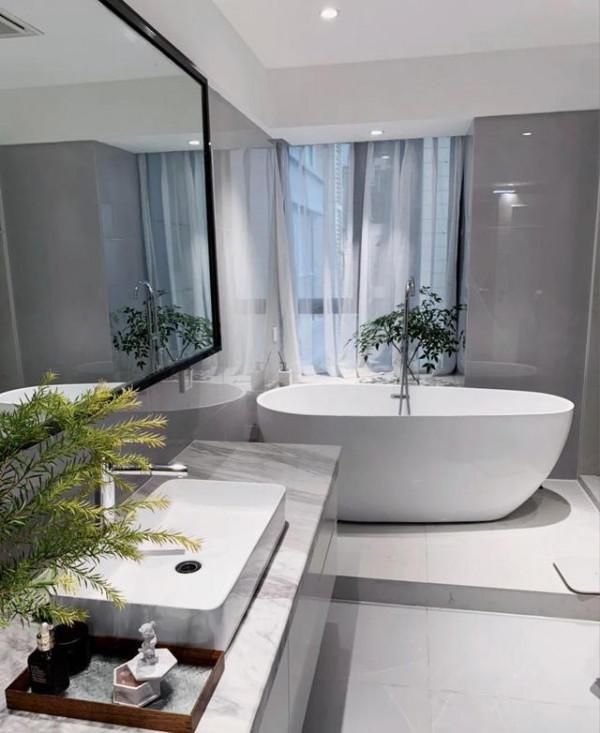 誠心建議：再買房一定買“橫廳”戶型，學她家裝成中古風，超有品