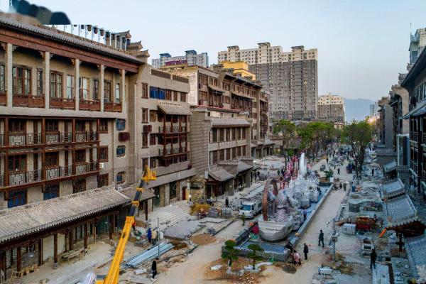 山西花37億建步行街不被看好，對標大唐不夜城，如今成功“逆襲”