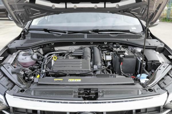 左右為難|15萬預算,豐田亞洲獅對比大眾速騰 左右為難|15萬預算,豐田亞洲獅對比大眾速騰